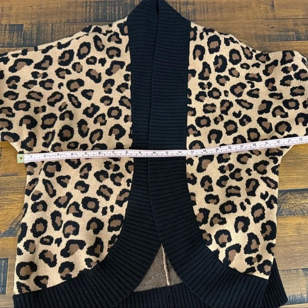 Tahari Cardigan Sweater‎ Womens Small Tan Leopard Print Open Front Ribbed Trim
